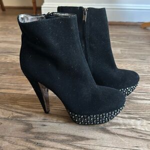 SAM EDELMAN "Yalene" Womans Black Suede Stud Platform Side Zip Ankle Boots 6.5